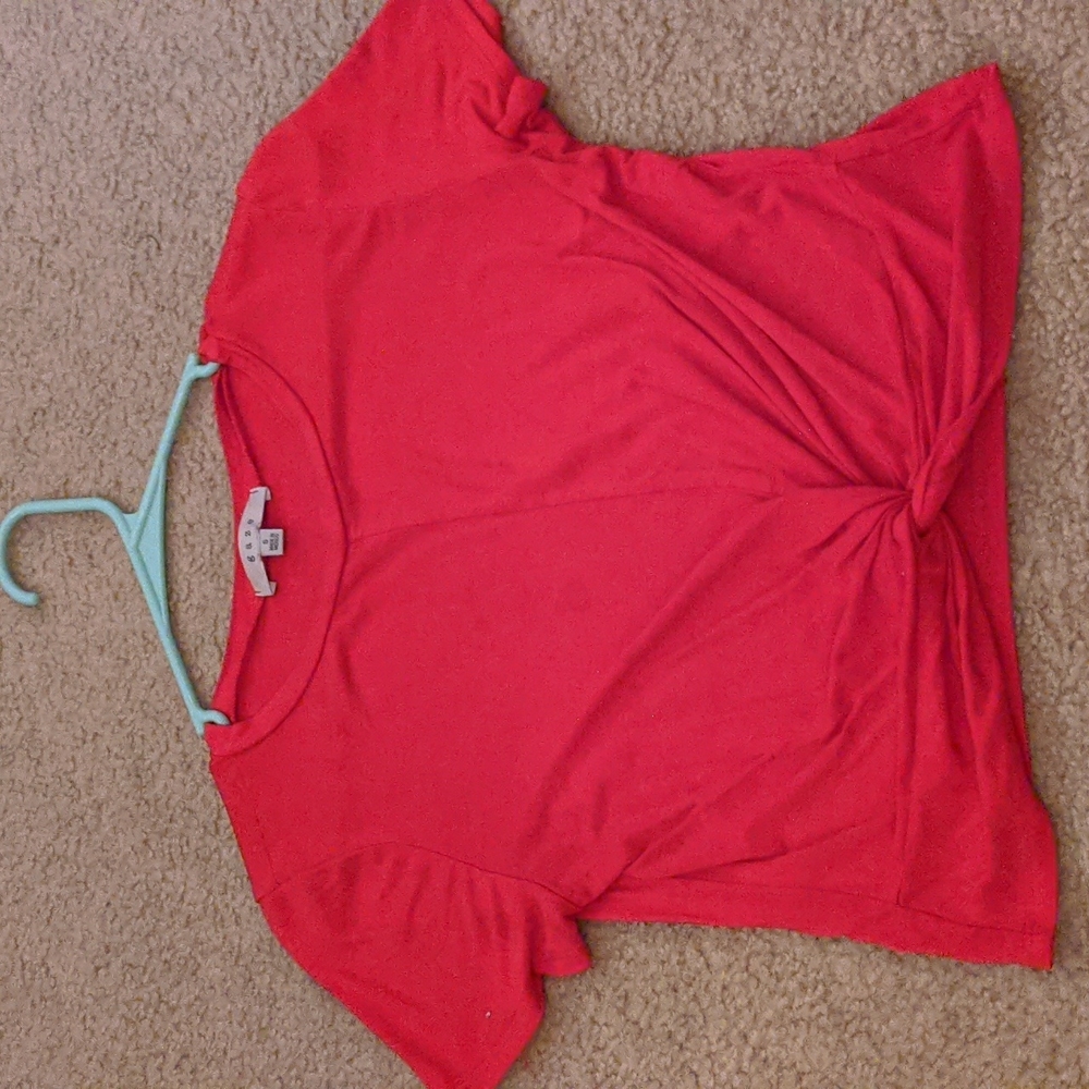 Red cropped t-shirt. Size s.